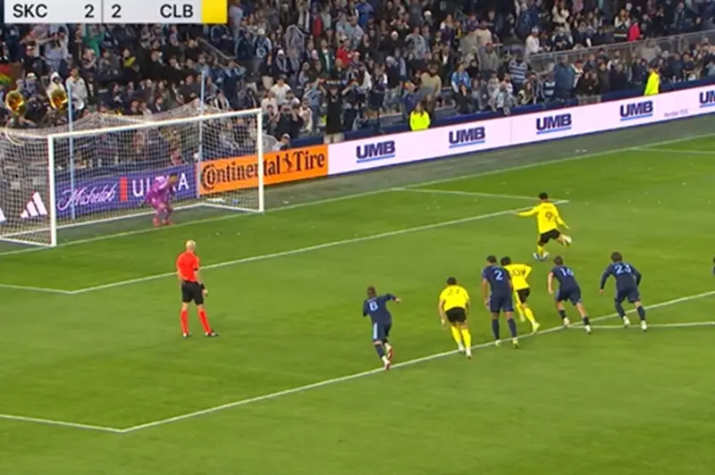 بعد إهدار ركلة جزاء حاسمة.. مدرب كولومبوس يجدد ثقته في وسام أبو علي 